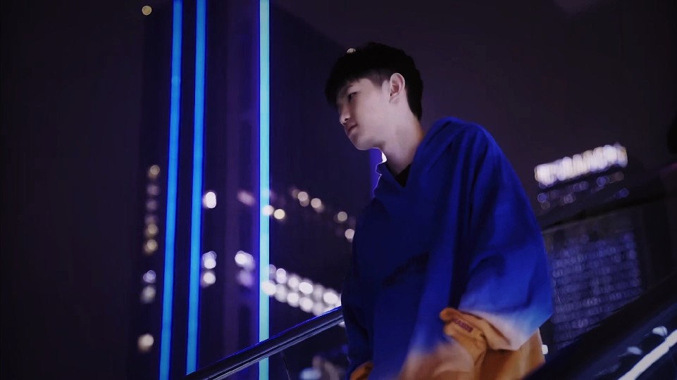 背身与攻击 背身与攻击